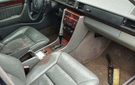 Mercedes-Benz E-Класс, 1994 год, 350 000 рублей, 4 фотография