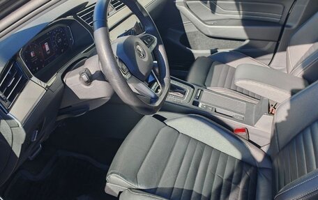 Volkswagen Passat B8 рестайлинг, 2019 год, 3 900 000 рублей, 8 фотография