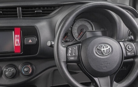 Toyota Vitz, 2019 год, 1 399 000 рублей, 16 фотография