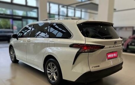 Toyota Sienna, 2025 год, 6 100 000 рублей, 1 фотография