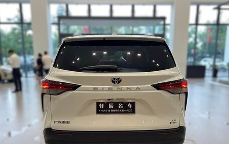 Toyota Sienna, 2025 год, 6 100 000 рублей, 4 фотография
