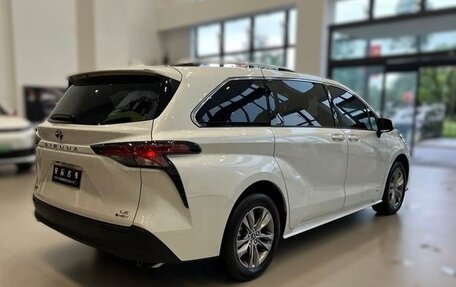 Toyota Sienna, 2025 год, 6 100 000 рублей, 2 фотография