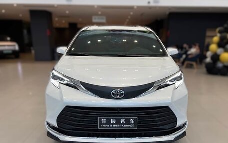 Toyota Sienna, 2025 год, 6 100 000 рублей, 5 фотография