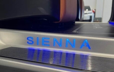 Toyota Sienna, 2025 год, 6 100 000 рублей, 13 фотография