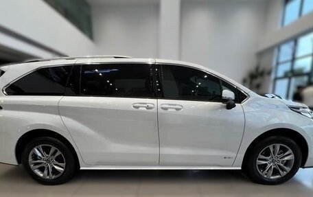 Toyota Sienna, 2025 год, 6 100 000 рублей, 19 фотография