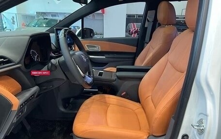 Toyota Sienna, 2025 год, 6 100 000 рублей, 17 фотография