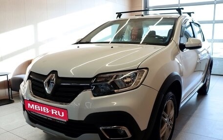 Renault Logan II, 2018 год, 890 000 рублей, 4 фотография
