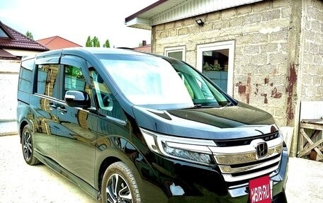 Honda Stepwgn IV, 2021 год, 2 800 000 рублей, 3 фотография