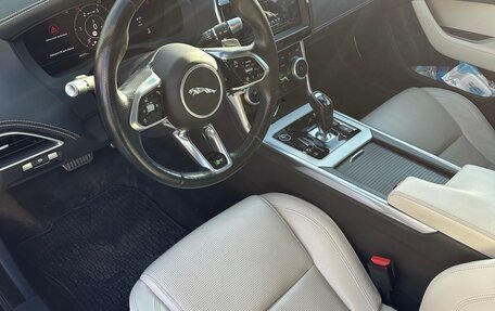 Jaguar XE I рестайлинг, 2019 год, 3 490 000 рублей, 7 фотография
