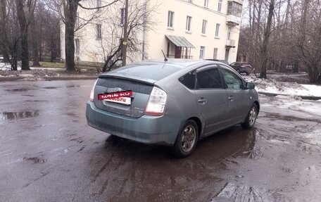 Toyota Prius, 2004 год, 500 000 рублей, 8 фотография