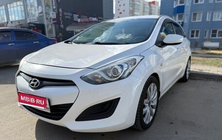 Hyundai i30 II рестайлинг, 2013 год, 980 000 рублей, 2 фотография