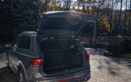 Volkswagen Tiguan II, 2021 год, 3 850 000 рублей, 2 фотография