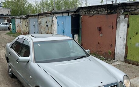 Mercedes-Benz E-Класс, 1997 год, 195 000 рублей, 1 фотография