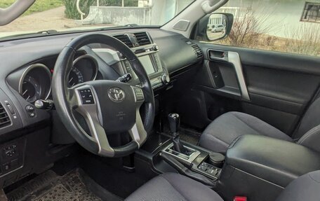 Toyota Land Cruiser Prado 150 рестайлинг 2, 2016 год, 5 000 000 рублей, 5 фотография