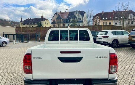 Toyota Hilux VIII, 2025 год, 7 000 000 рублей, 4 фотография