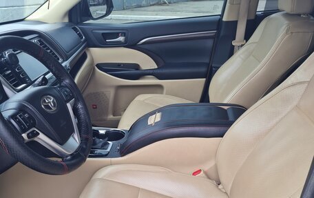 Toyota Highlander III, 2015 год, 3 999 999 рублей, 13 фотография