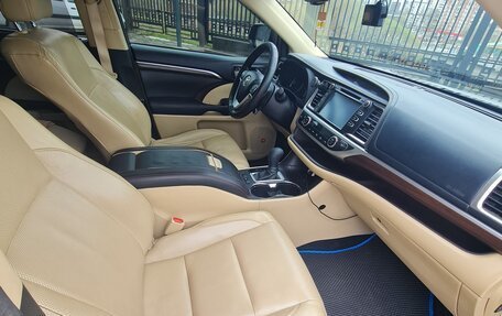 Toyota Highlander III, 2015 год, 3 999 999 рублей, 12 фотография