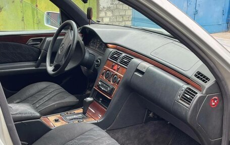 Mercedes-Benz E-Класс, 1997 год, 195 000 рублей, 5 фотография