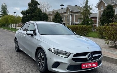 Mercedes-Benz A-Класс, 2019 год, 2 400 000 рублей, 1 фотография