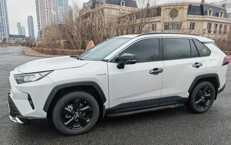 Toyota RAV4, 2022 год, 2 400 000 рублей, 3 фотография