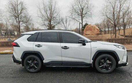 Toyota RAV4, 2022 год, 2 400 000 рублей, 2 фотография