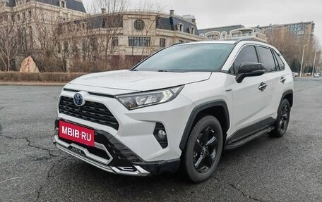 Toyota RAV4, 2022 год, 2 400 000 рублей, 4 фотография