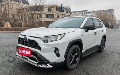 Toyota RAV4, 2022 год, 2 400 000 рублей, 5 фотография