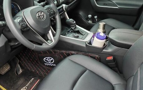 Toyota RAV4, 2022 год, 2 400 000 рублей, 17 фотография