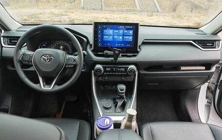 Toyota RAV4, 2022 год, 2 400 000 рублей, 15 фотография