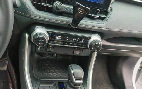 Toyota RAV4, 2022 год, 2 400 000 рублей, 14 фотография