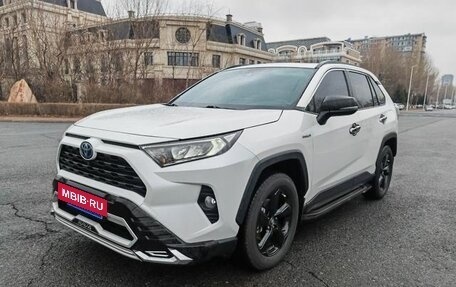 Toyota RAV4, 2022 год, 2 400 000 рублей, 7 фотография