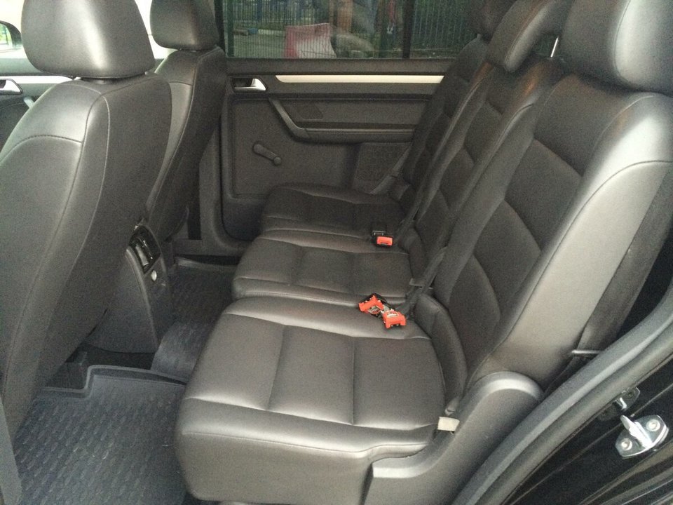 Volkswagen Touran II, 2010 год, 300 000 рублей, 10 фотография