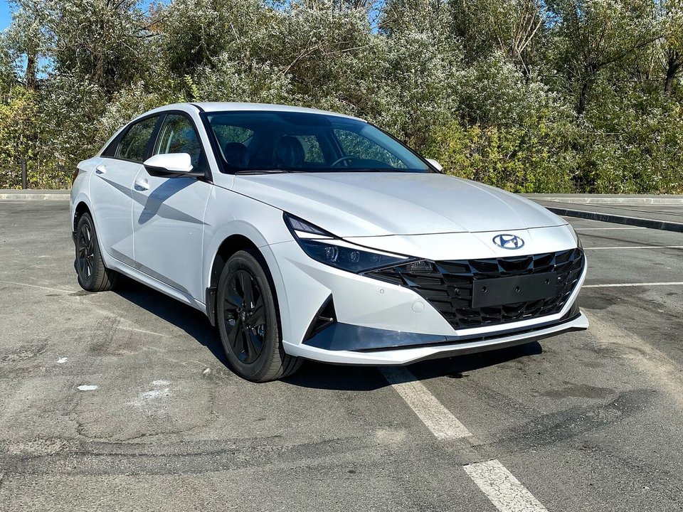 Hyundai Elantra VI рестайлинг, 2022 год, 800 000 рублей, 10 фотография
