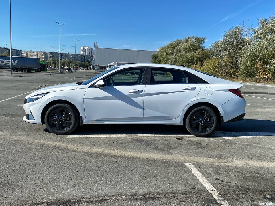 Hyundai Elantra VI рестайлинг, 2022 год, 800 000 рублей, 8 фотография