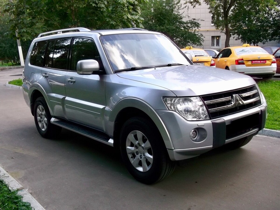 Mitsubishi Pajero IV рестайлинг 1, 2011 год, 420 000 рублей, 2 фотография