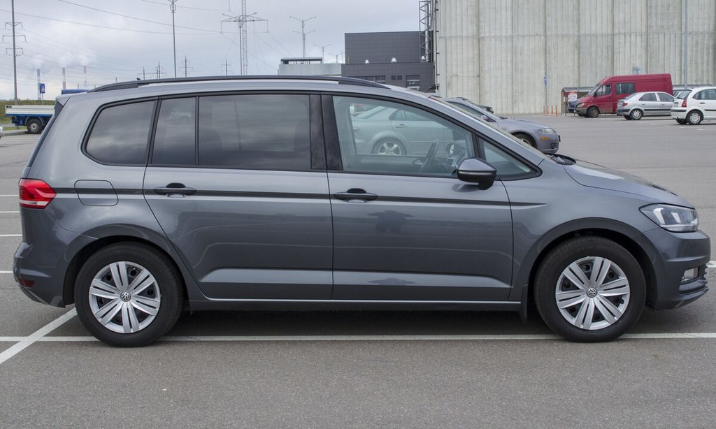 Volkswagen Touran III, 2019 год, 650 000 рублей, 1 фотография