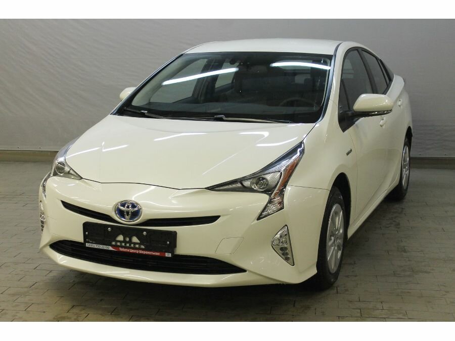 Toyota Prius IV XW50, 2017 год, 450 000 рублей, 1 фотография