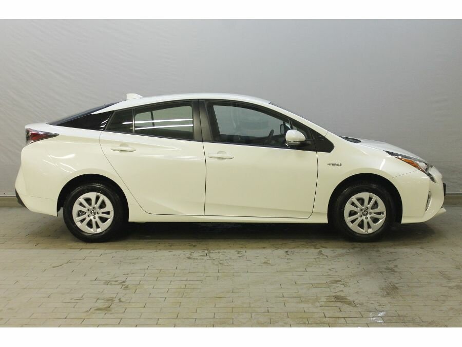 Toyota Prius IV XW50, 2017 год, 450 000 рублей, 7 фотография