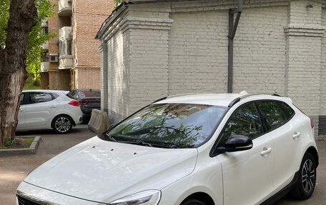 Volvo V40 Cross Country I, 2018 год, 1 820 000 рублей, 4 фотография