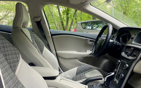 Volvo V40 Cross Country I, 2018 год, 1 820 000 рублей, 10 фотография