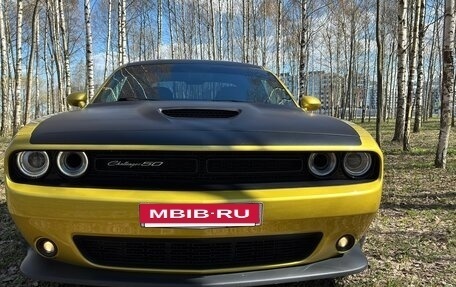 Dodge Challenger III рестайлинг 2, 2020 год, 7 599 000 рублей, 7 фотография
