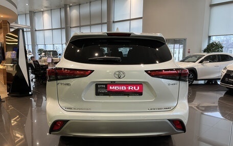 Toyota Highlander, 2025 год, 6 100 000 рублей, 7 фотография
