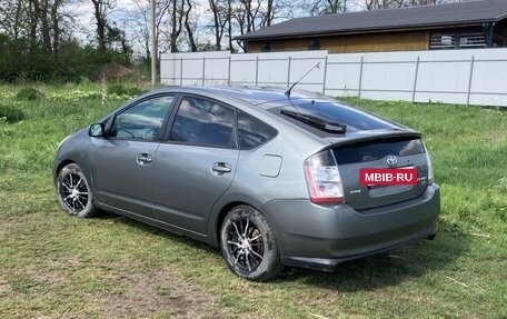 Toyota Prius, 2005 год, 600 000 рублей, 4 фотография
