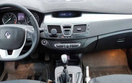 Renault Laguna III рестайлинг, 2008 год, 715 000 рублей, 20 фотография