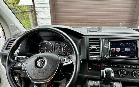 Volkswagen Caravelle T6 рестайлинг, 2017 год, 3 850 000 рублей, 19 фотография