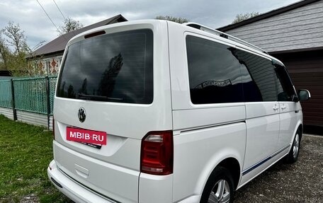 Volkswagen Caravelle T6 рестайлинг, 2017 год, 3 850 000 рублей, 10 фотография