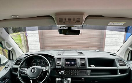 Volkswagen Caravelle T6 рестайлинг, 2017 год, 3 850 000 рублей, 24 фотография