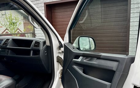 Volkswagen Caravelle T6 рестайлинг, 2017 год, 3 850 000 рублей, 25 фотография