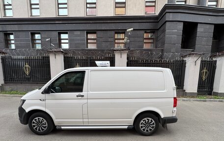 Volkswagen Transporter T6 рестайлинг, 2017 год, 3 450 000 рублей, 2 фотография