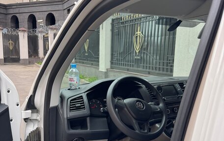 Volkswagen Transporter T6 рестайлинг, 2017 год, 3 450 000 рублей, 16 фотография